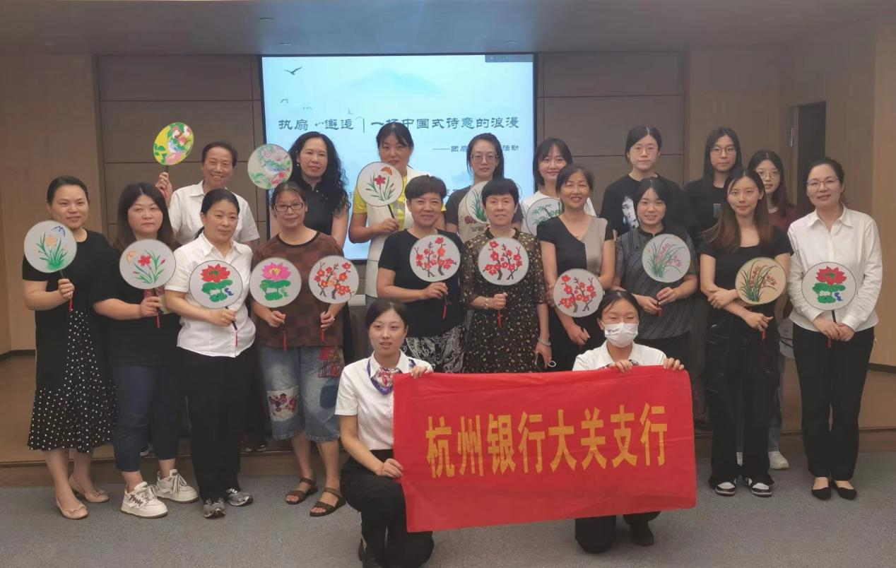 執(zhí)扇·尋夏  邂逅一場(chǎng)中國(guó)式詩意的浪漫