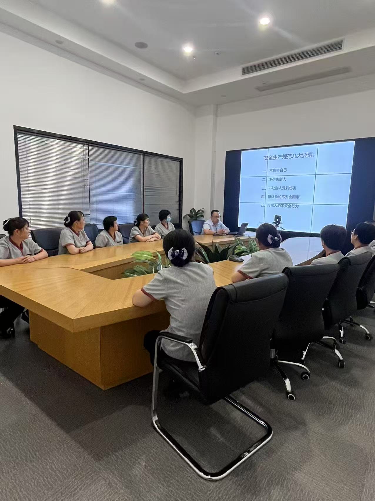 人人講安全，個(gè)個(gè)會(huì)應(yīng)急——建華文創(chuàng)集團(tuán)扎實(shí)開(kāi)展“安全生產(chǎn)月”系列活動(dòng)