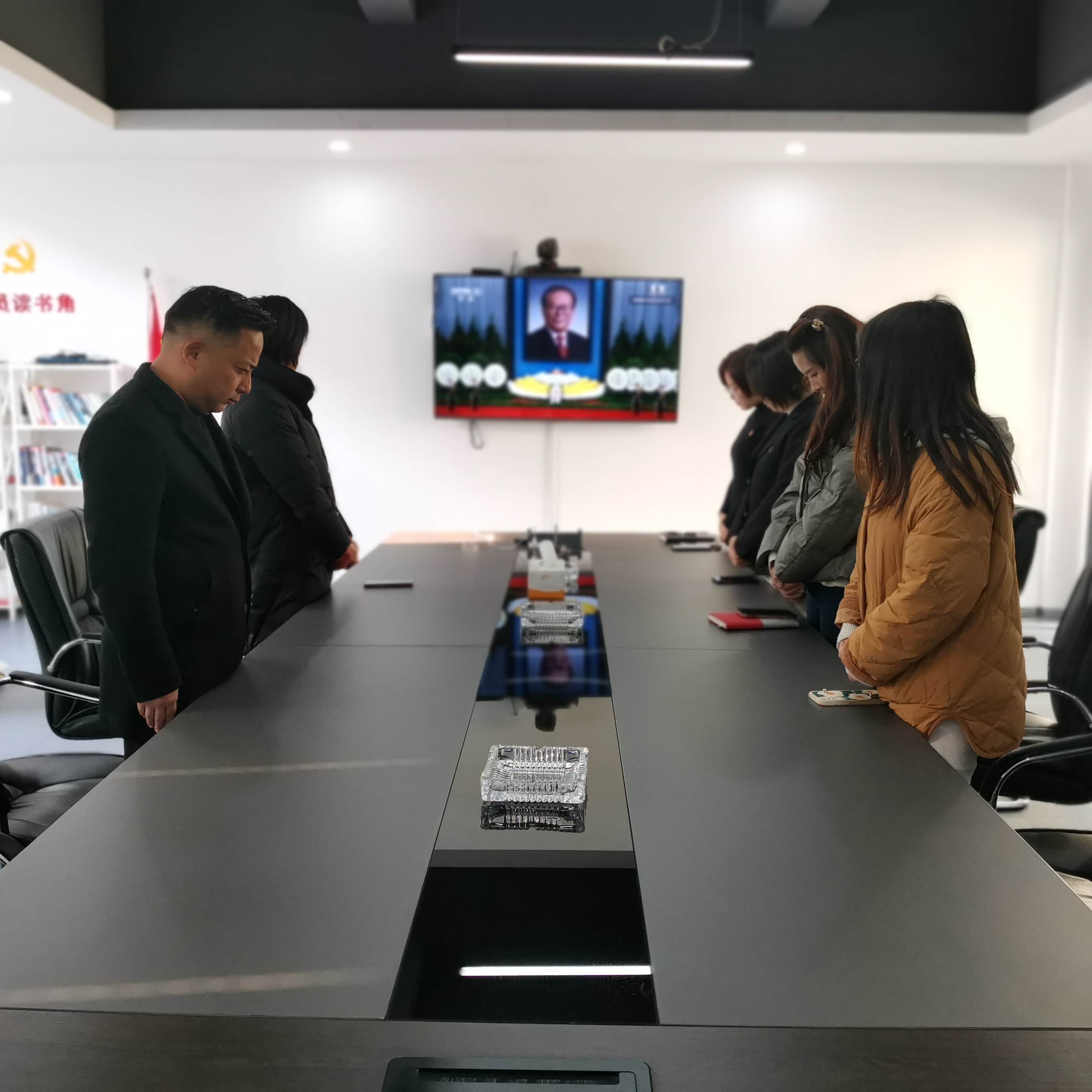 “沉痛哀悼、深切緬懷”——廬陽文創(chuàng)園收看江澤民同志追悼大會(huì)