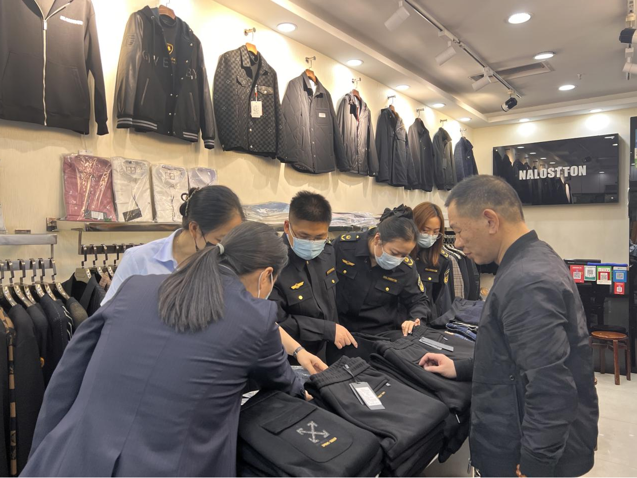 拱墅區(qū)市場監(jiān)督管理局走訪錢江商城開展 知識產(chǎn)權(quán)保護(hù)專項(xiàng)檢查行動(dòng)