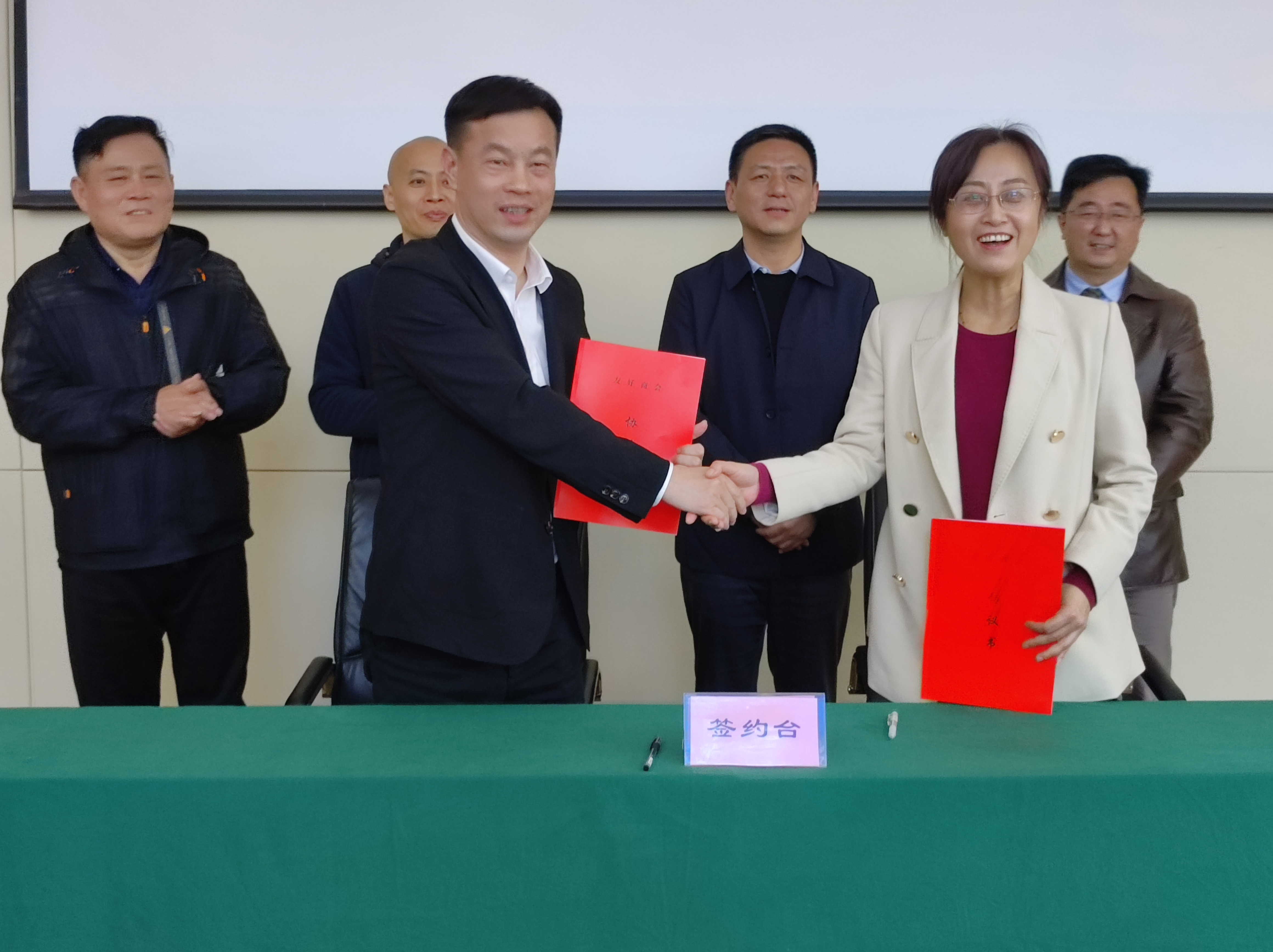 馬鞍山市花山區(qū)領導蒞臨我司考察