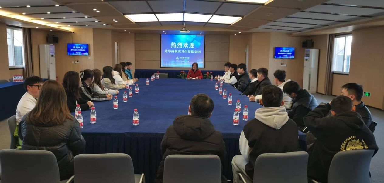 南杭藥業(yè)組織實(shí)習(xí)大學(xué)生參觀(guān)學(xué)習(xí)